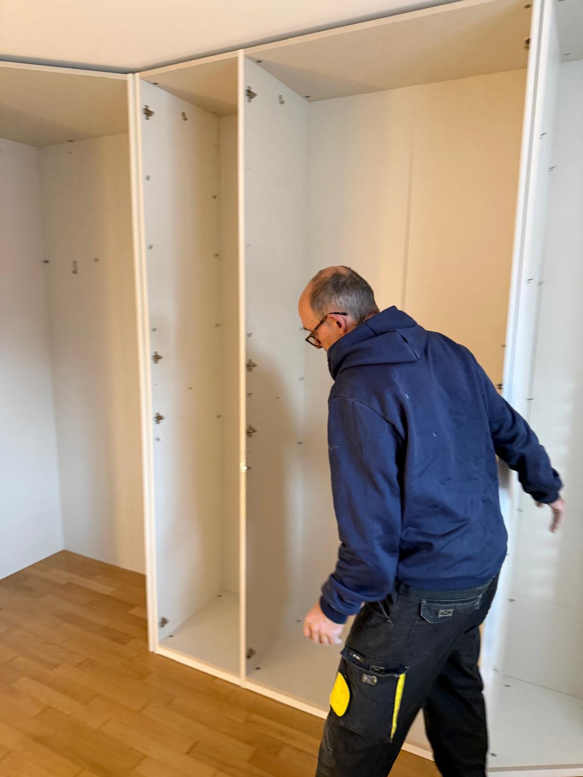 Trasporto armadio su scale