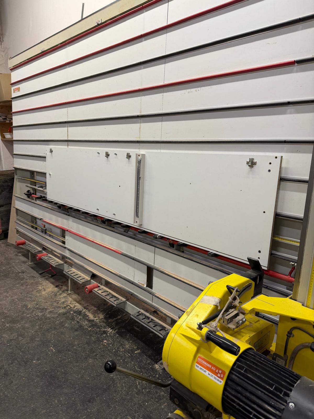 Trasporto armadio su scale