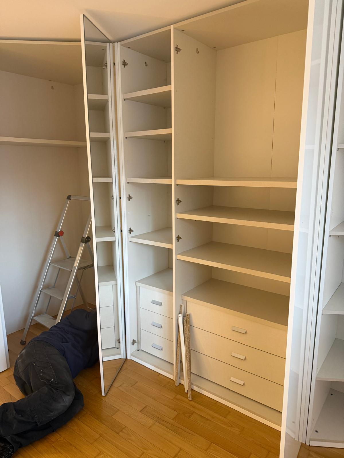 Trasporto armadio su scale